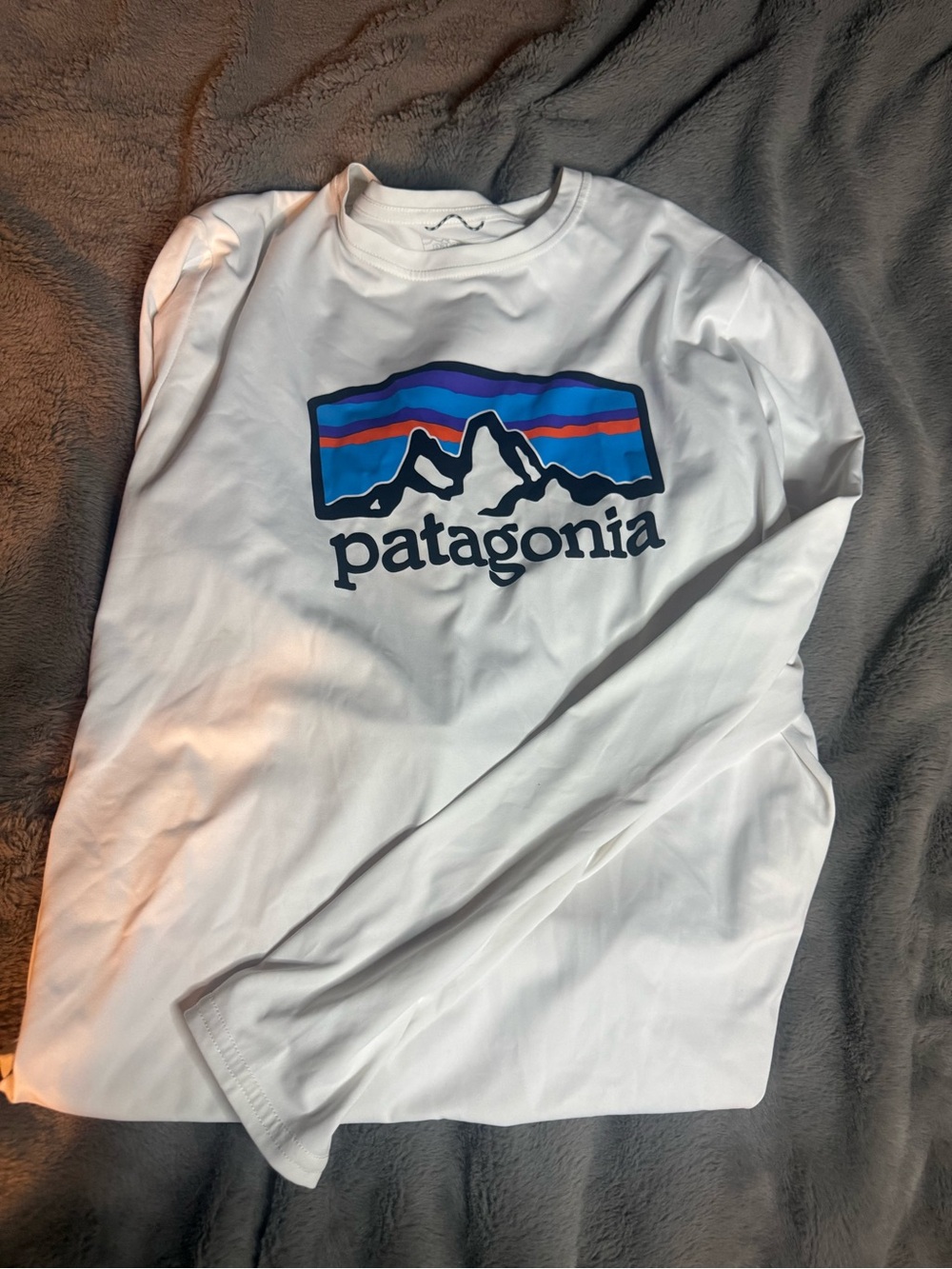 Patagonia Men’s White Logo Long-Sleeve Shirt